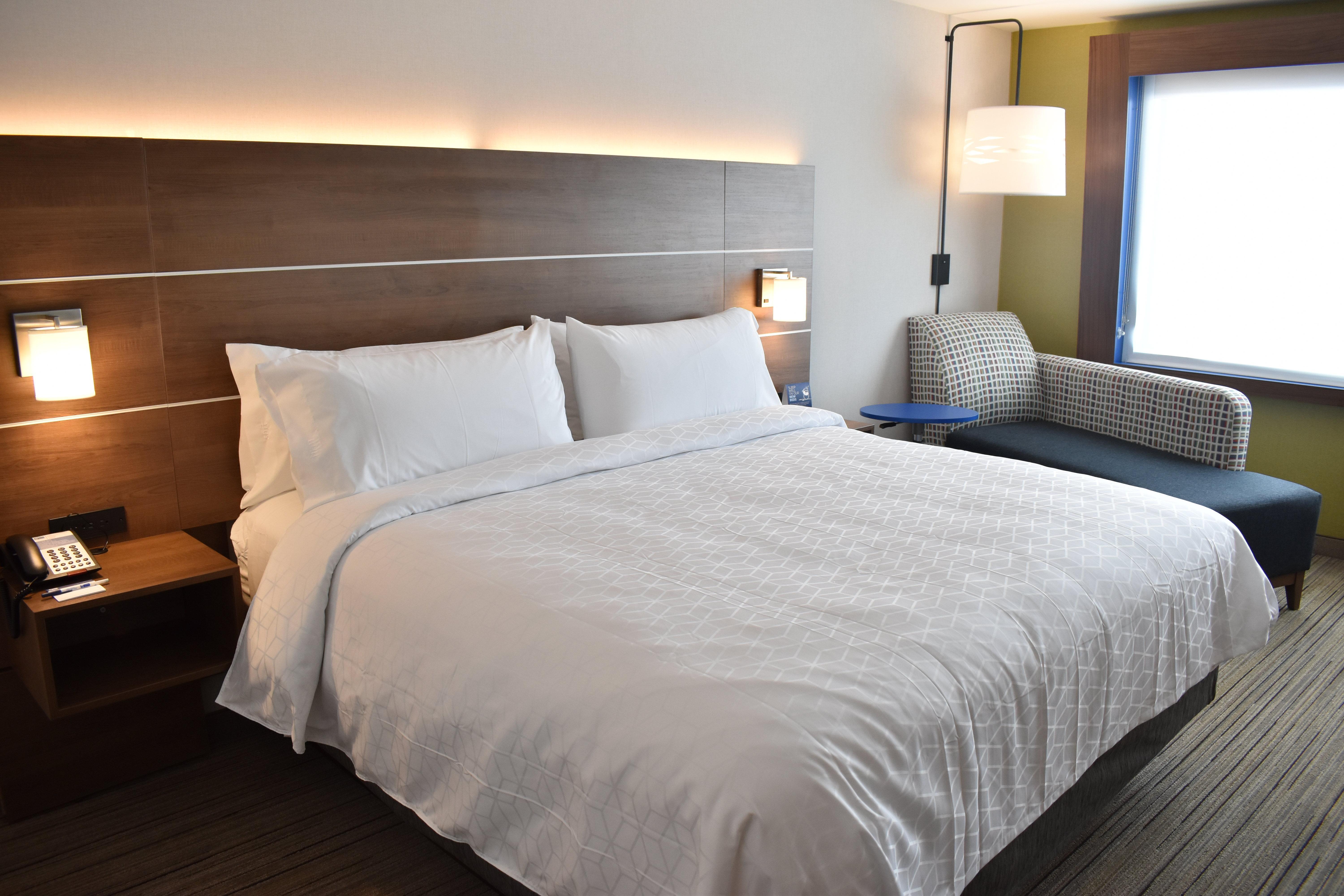 Holiday Inn Express & Suites - Boston South - Randolph By Ihg Exterior foto
