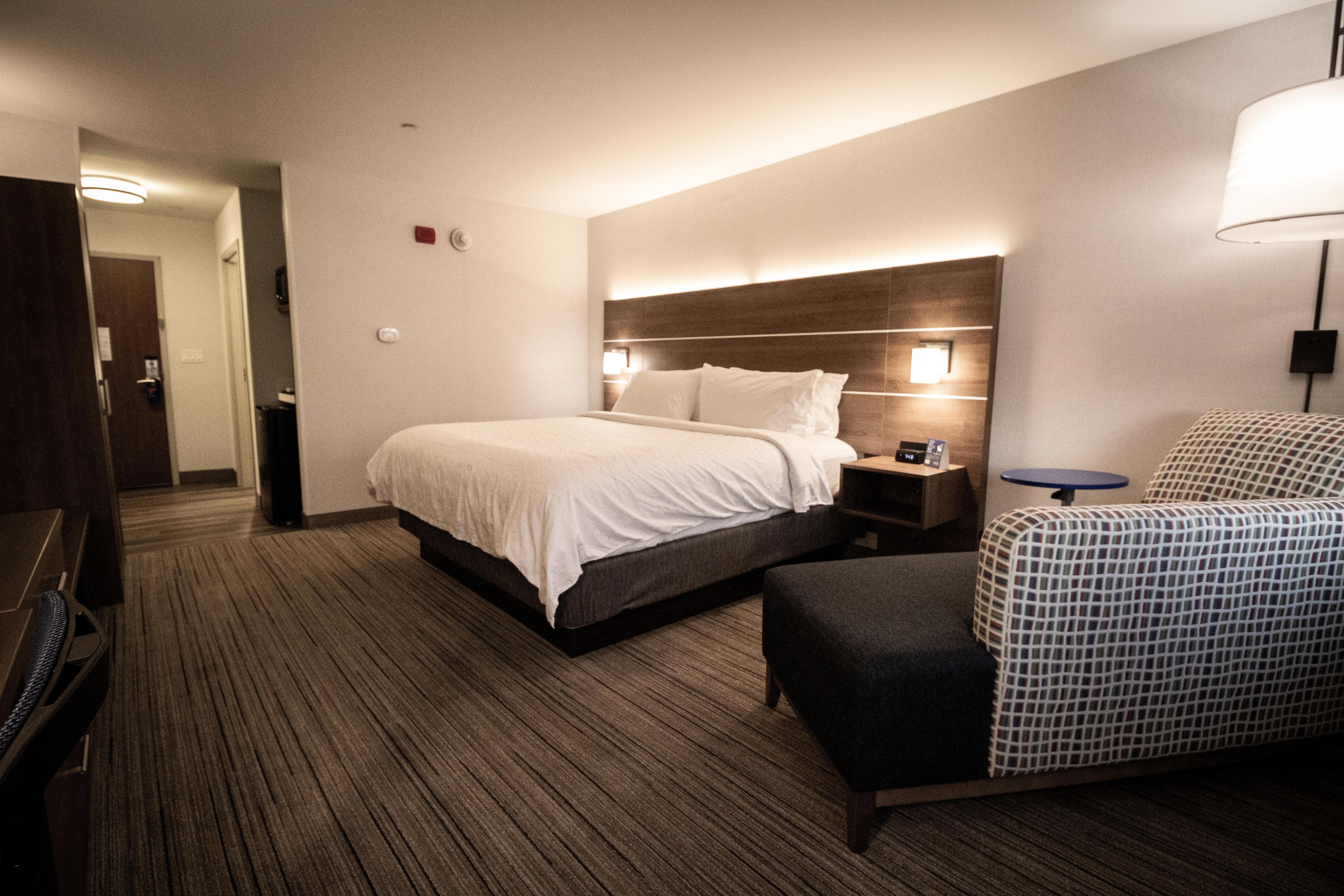 Holiday Inn Express & Suites - Boston South - Randolph By Ihg Exterior foto