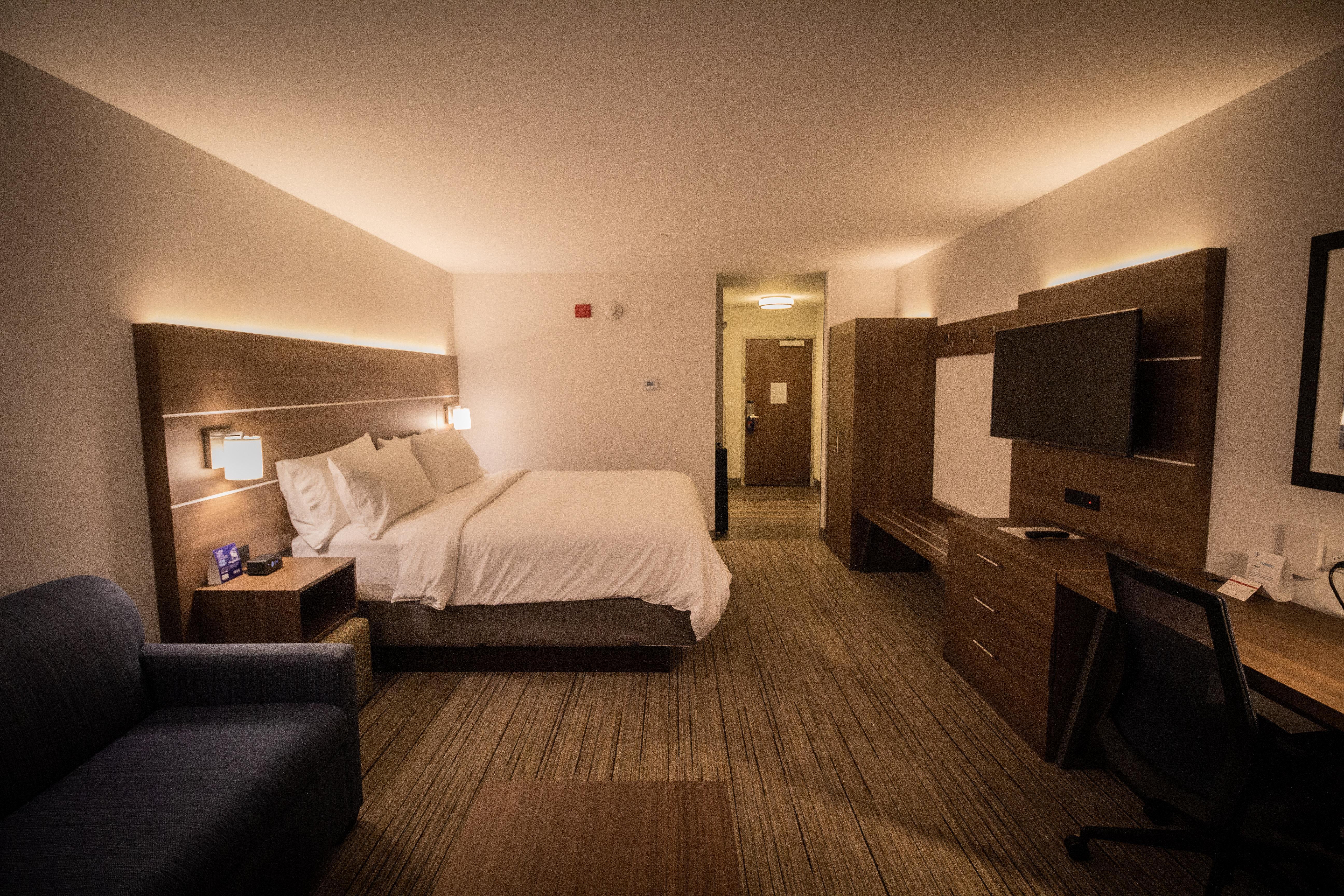 Holiday Inn Express & Suites - Boston South - Randolph By Ihg Exterior foto