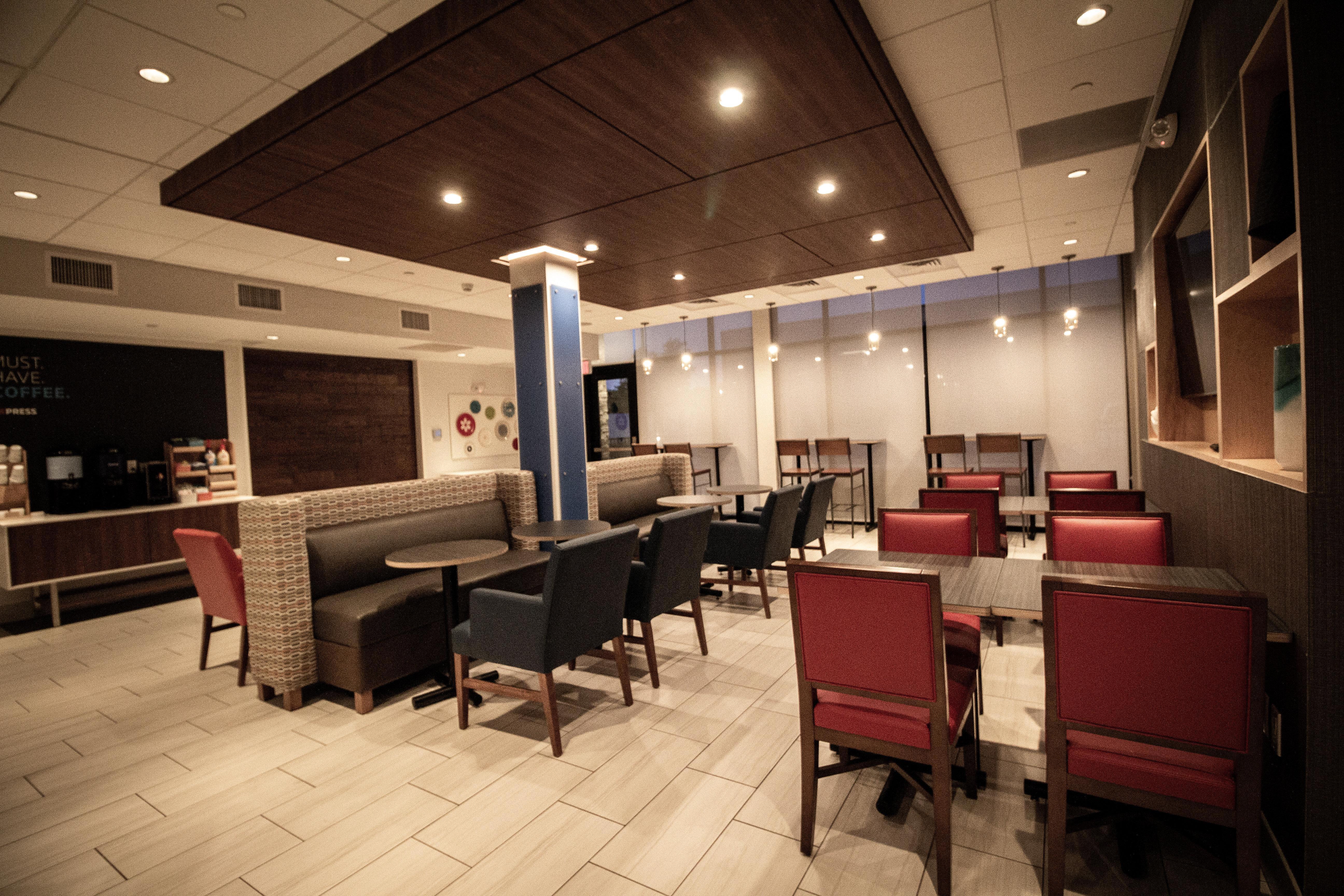 Holiday Inn Express & Suites - Boston South - Randolph By Ihg Exterior foto
