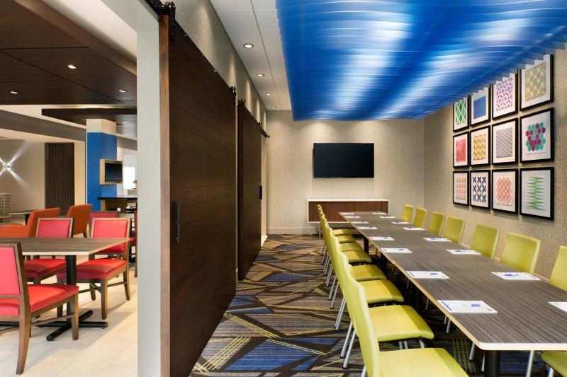 Holiday Inn Express & Suites - Boston South - Randolph By Ihg Exterior foto